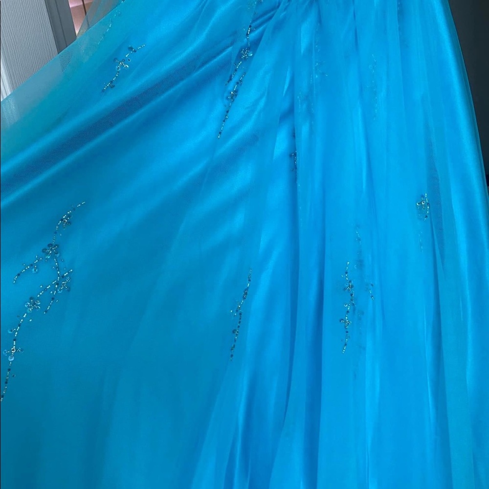 Formal dress! Strapless/corset/size 4. Floor length (longer in person) I’m 5’5